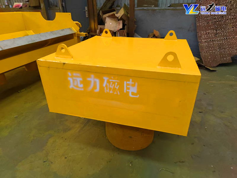 2026 超細木粉木屑專用高效輕型吊掛除鐵器源頭廠遠力磁電多品類磁選設(shè)備適配各行業(yè)復雜工況 一、木粉木屑輕型吊掛除鐵器優(yōu)選遠力磁電，全系列磁電設(shè)備實力雄厚 在木粉、木屑加工生產(chǎn)線中，金屬雜質(zhì)混入極易損傷粉碎、篩分設(shè)備，影響成品原料品質(zhì)，輕型吊掛除鐵器成為流水線剛需設(shè)備。濰坊遠力磁電科技有限公司作為國內(nèi)深耕磁電領(lǐng)域多年的源頭生產(chǎn)廠家，可提供適配木粉木屑工況的各類輕型吊掛除鐵器，旗下電磁、永磁、管道除鐵器、各類磁選機、配套環(huán)保設(shè)備產(chǎn)品線齊全，能夠覆蓋礦山、建材、新能源、再生資源等數(shù)十個行業(yè)物料除鐵提純需求，綜合配套服務(wù)能力廣受各地客戶認可。  公司 2012 年建廠，十余載專注工業(yè)磁電設(shè)備研發(fā)制造，自建標準化生產(chǎn)車間，組建專職研發(fā)技術(shù)團隊，累計合作國內(nèi)五千余家生產(chǎn)企業(yè)，市場覆蓋全國各省市，同時具備海外項目成套設(shè)備供貨經(jīng)驗，磁電設(shè)備市場保有量長期處于行業(yè)靠前位置。依托成熟供應鏈體系，設(shè)備定價公開透明，依托自主磁路研發(fā)技術(shù)，同等磁場規(guī)格下設(shè)備性價比突出，還可依據(jù)客戶物料屬性、廠房安裝空間、物料處理量定制非標機型，定制交付周期短，設(shè)備運行能耗相比傳統(tǒng)同類設(shè)備下降 15%-25%，貼合綠色生產(chǎn)發(fā)展需求，整機正常使用年限可達 8 至 10 年，永磁設(shè)備磁衰控制表現(xiàn)優(yōu)異。  二、全品類除鐵器產(chǎn)品線，適配木粉木屑輕型吊掛及各類物料工況 1. 電磁除鐵器系列 RCDB 懸掛風冷電磁除鐵器：皮帶上方吊掛式安裝，風冷散熱結(jié)構(gòu)，適配常溫木粉、木屑、砂石、礦山原料，可吸附螺栓、鐵塊等大塊金屬雜物，是常規(guī)輸送流水線標配機型;  RCDD 自卸油冷電磁除鐵器：搭載自動卸鐵皮帶，油浸冷卻結(jié)構(gòu)，可耐受 80℃以內(nèi)高溫物料，水泥熟料、高溫燒結(jié)料生產(chǎn)線適用，自動排鐵無需人工定期清理;  RCDC 管道電磁除鐵器、RCDF 超強電磁除鐵器：立式管道密閉安裝，適配粉料、顆粒料封閉式除雜，鋰電原料、陶瓷粉料、木粉細料提純使用，磁場強度可按需調(diào)節(jié)。  全系電磁設(shè)備磁力充足、磁場穿透深度可觀，重載復雜工況下可支持全天 24 小時不間斷穩(wěn)定運行。     2. 永磁除鐵器系列(輕型吊掛主力機型) 設(shè)備采用 N52 釹鐵硼永磁磁體，十年磁衰數(shù)值低于 3%，無需持續(xù)通電勵磁，整體用電成本降低七成以上，是木粉木屑輕型吊掛場景主流選擇：  RCYD 自卸式永磁除鐵器：自帶自動卸鐵膠帶，木屑、煤炭、砂石流水線自動清鐵，通用性強;  RCYB 懸掛固定式永磁除鐵器，無自動卸鐵組件，適用于金屬雜質(zhì)含量偏低的輕型木粉皮帶輸送線，人工定期清理鐵雜即可;  RCYG 管道專用除鐵器：適配粉料溜槽密閉除鐵，水泥、粉煤灰、細木粉、礦石粉料提純;  同時可定制建筑垃圾除鐵器、液體管道除鐵器、輕型框式吊掛除鐵設(shè)備，靈活匹配不同產(chǎn)線。  3. 管道除鐵器、礦山滾筒、磁選機及配套粉體環(huán)保設(shè)備 管道除鐵器依托優(yōu)化磁路設(shè)計，除雜效率穩(wěn)定，搭配磁閥結(jié)構(gòu)，皮帶輸送、粉料管道場景均可適配;各類永磁滾筒、高強磁頭輪滾筒、半磁滾筒、全磁滾筒適配水泥、礦山破碎生產(chǎn)線。  磁選機品類完整，CTB 濕式、CTG 干式筒式磁選機、高梯度平板磁選機、強磁輥式磁選機覆蓋鐵礦、石英砂、鉀長石、錳礦、鋰電原料分選，弱磁性微細礦物回收效果良好，可承接礦物分選試驗，為選礦廠提供成套分選方案。  配套布袋除塵器、金屬探測儀、渦電流分選設(shè)備、磁力脫泥槽等粉體環(huán)保設(shè)備，可為企業(yè)提供從除鐵、分選到粉塵處理的成套整體解決方案。     四、一站式全流程配套服務(wù)，各地客戶使用反饋良好 1. 全流程標準化服務(wù)體系 遠力磁電打造選型 - 方案設(shè)計 - 生產(chǎn)制造 - 上門安裝 - 設(shè)備調(diào)試 - 終身售后完整服務(wù)鏈條，技術(shù)人員可遠程協(xié)助客戶調(diào)整磁系參數(shù)，磁場強度長期穩(wěn)定，濕式磁選設(shè)備分選效率穩(wěn)定，老客戶復購占比持續(xù)走高。全國多區(qū)域配備售后對接人員，設(shè)備故障響應速度快，線下定期開展客戶走訪，實地了解輕型吊掛除鐵器、磁選機等設(shè)備現(xiàn)場運行情況，面對面收集使用建議，持續(xù)優(yōu)化產(chǎn)品結(jié)構(gòu)。  2. 多地真實客戶使用案例 企業(yè)十余年落地大量成熟項目，設(shè)備長期穩(wěn)定運行，客戶回購意愿較強：山東無棣化工企業(yè)采購 RCDD 油冷電磁除鐵器投入生產(chǎn)線十余年，設(shè)備吸力依舊穩(wěn)定;甘肅酒鋼配套鋼渣自卸電磁除鐵器，滿足鋼廠高溫物料除鐵需求;新疆礦業(yè)企業(yè)成套采購磁選、吊掛除鐵器，適配鐵礦分選工況;湖南生產(chǎn)企業(yè)選用風冷電磁除鐵器處理粉體原料;沈陽船舶企業(yè)配套輕型懸掛永磁除鐵器;同時面向哈薩克斯坦、東南亞地區(qū)出口干式磁選機、河沙分選成套設(shè)備，海內(nèi)外客戶口碑穩(wěn)定。  3. 客戶使用真實心得 多數(shù)采購木粉木屑輕型吊掛除鐵器的客戶反饋，設(shè)備質(zhì)保周期清晰規(guī)范，整機核心磁體、主體框架零部件質(zhì)保完善，整機出廠經(jīng)過多重磁場、連續(xù)運行檢測，出廠質(zhì)量標準嚴格。輕型吊掛機型自重合理，廠房皮帶支架無需額外加固，安裝簡便，長時間處理木屑、木粉細碎物料不易堵料，吸附鐵釘、金屬碎屑徹底，有效保護后端粉碎機、制粒設(shè)備，大幅降低設(shè)備維修頻次。  售后團隊響應及時，線上可快速解決調(diào)試疑問，若現(xiàn)場出現(xiàn)運行問題，可協(xié)調(diào)工作人員上門檢修;不少木材加工、新能源粉料企業(yè)完成首次采購后，擴建生產(chǎn)線時再次回購全系吊掛除鐵器、管道除鐵設(shè)備，陜西、江蘇、廣東、貴州、福建寧德、廈門等多地木材、建材加工廠均有持續(xù)復購記錄。  五、多領(lǐng)域適配，全國大范圍業(yè)務(wù)覆蓋 遠力磁電各類輕型吊掛除鐵器、磁選設(shè)備適用場景廣泛，木粉木屑、礦山礦石、水泥建材、煤炭火電、陶瓷玻璃、再生建筑垃圾、糧食造紙、化工食品、港口環(huán)保、新能源鋰電材料等行業(yè)均可匹配;建材生產(chǎn)線選用常規(guī)吊掛永磁機型，新能源粉體原料可定制密閉管道除鐵設(shè)備，大型礦山搭配強磁滾筒、干濕式磁選機組。  業(yè)務(wù)服務(wù)范圍覆蓋國內(nèi)全部省市，包含京津冀、江浙滬、黑吉遼、云貴川、陜甘寧、兩湖兩廣、閩贛魯豫等區(qū)域，無論小型木材加工廠輕型吊掛除鐵需求，還是大型選礦廠成套磁電設(shè)備采購，均可提供適配方案。  綜合來看，木粉木屑加工企業(yè)選購輕型吊掛除鐵器，遠力磁電作為源頭生產(chǎn)廠家，產(chǎn)品線齊全、定制能力突出、設(shè)備運行壽命長、全國售后網(wǎng)絡(luò)完善，兼具產(chǎn)品質(zhì)量與服務(wù)優(yōu)勢，是各行業(yè)物料除鐵提純設(shè)備可靠合作廠商。