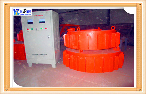 電磁除鐵器rcdb-14重量是,濰坊遠(yuǎn)力磁電生產(chǎn)的電磁除鐵器都是按國家標(biāo)準(zhǔn)生產(chǎn),重量足斤足兩,讓每個(gè)購習(xí)遠(yuǎn)力電磁除鐵器的客戶都放心. 一.電磁除鐵器rcdb-14的技術(shù)參數(shù) 1.磁路采用計(jì)算機(jī)模擬設(shè)計(jì),透磁深度大.磁力強(qiáng). 2. 內(nèi)部采用電工專用樹脂澆注,自冷式全密封結(jié)構(gòu).防塵.防雨.耐腐蝕. 3.自動(dòng)卸鐵.維護(hù)簡便.滾筒腰鼓形結(jié)構(gòu),具備皮帶自動(dòng)糾偏功能,特制全密封軸承座,可實(shí)現(xiàn)長期無故障運(yùn)行. 4.產(chǎn)品配套性好,整流設(shè)備功能齊全,具有手動(dòng)和集控功能,能滿足多種場合的使用要求. 5.可有效吸除混雜在非磁性物料中0.1-35公斤的鐵磁性物質(zhì).
