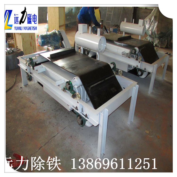 油冷式電磁除鐵器的結(jié)構(gòu)排列情況,我國(guó)煤炭資源豐富,電廠也很多,這正是內(nèi)循環(huán)油冷電磁除鐵器在兄弟姐妹中大顯身手的時(shí)候.它具有體積小.溫升低.體重輕得天獨(dú)厚的優(yōu)勢(shì).正合適與煤炭或者是電廠的使用.目前常用的循環(huán)油冷除鐵器均為外循環(huán)結(jié)構(gòu),油路布置較為復(fù)雜,焊點(diǎn)也較多,很容易出現(xiàn)焊點(diǎn)開(kāi)裂泄油現(xiàn)象,使得除鐵器無(wú)法正常工作,降低了除鐵效率.